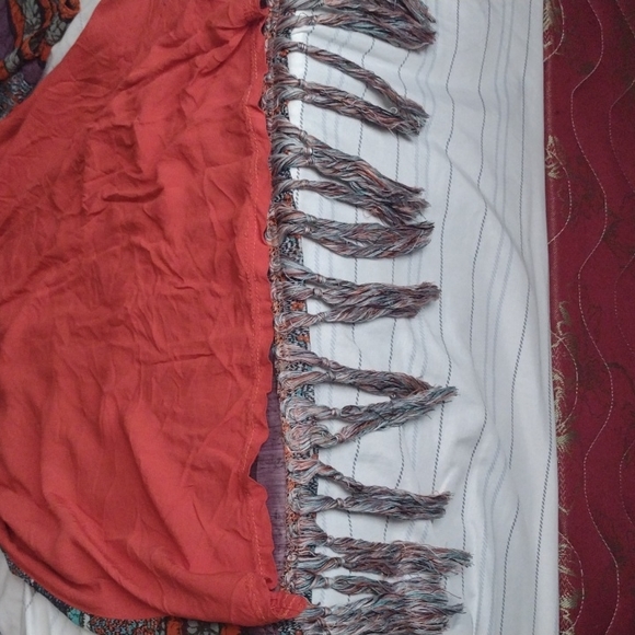 Red solid blouse - Picture 3 of 3